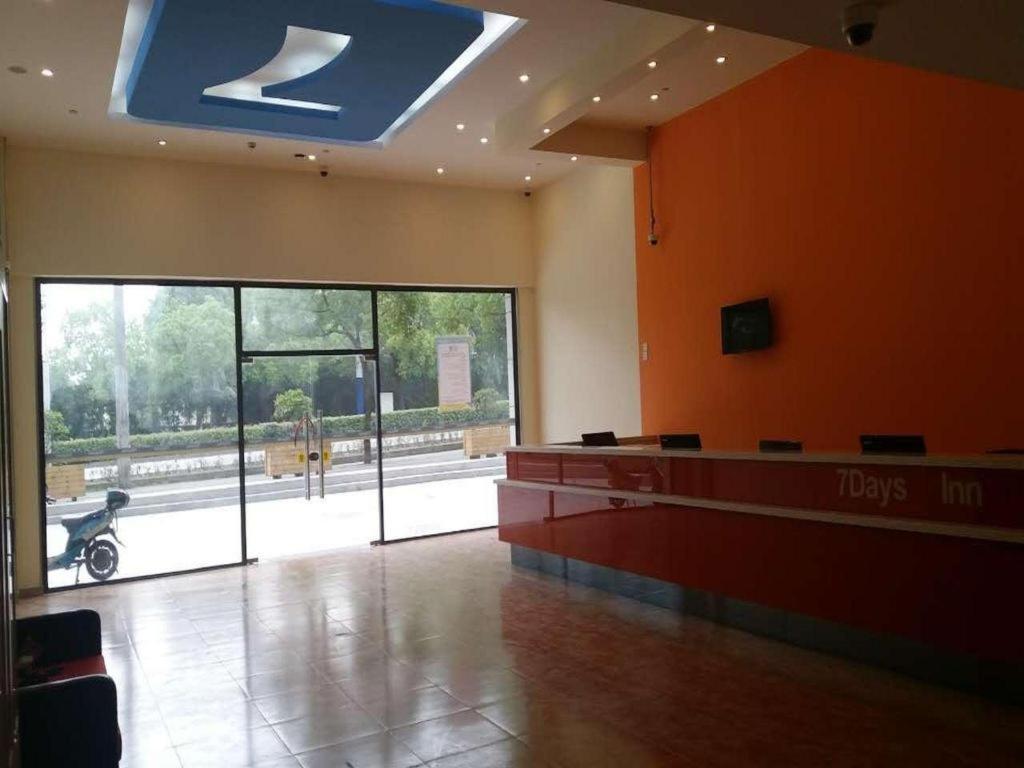 7 Days Inn Shanghai Minhang Dongchuan Road Jiaotong University Zewnętrze zdjęcie